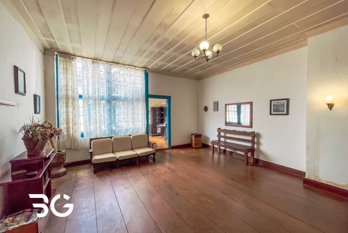 sala pé direito alto paraty