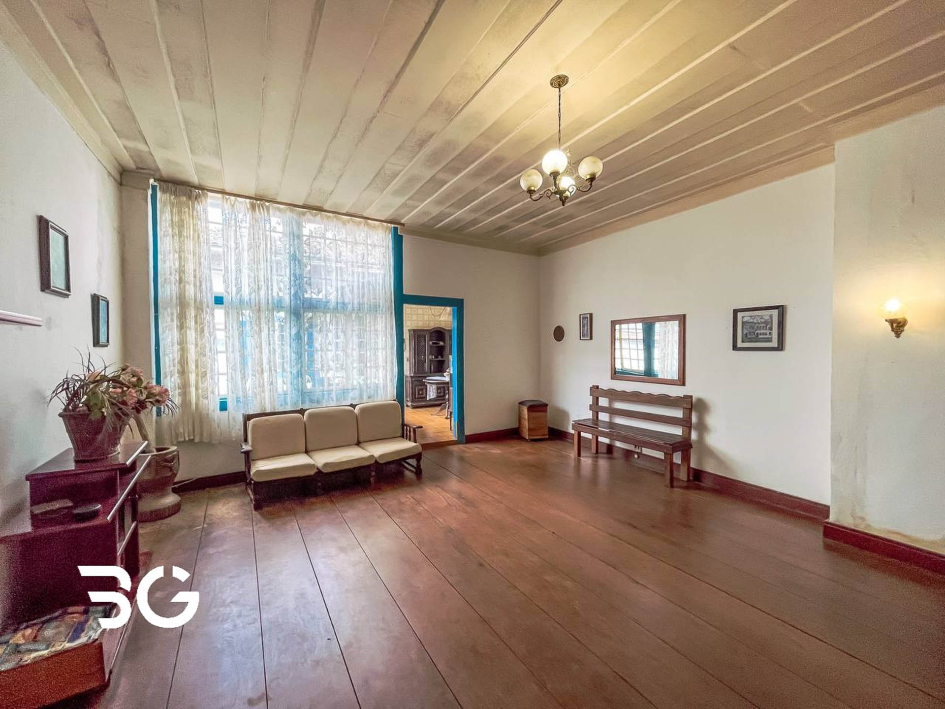sala pé direito alto paraty