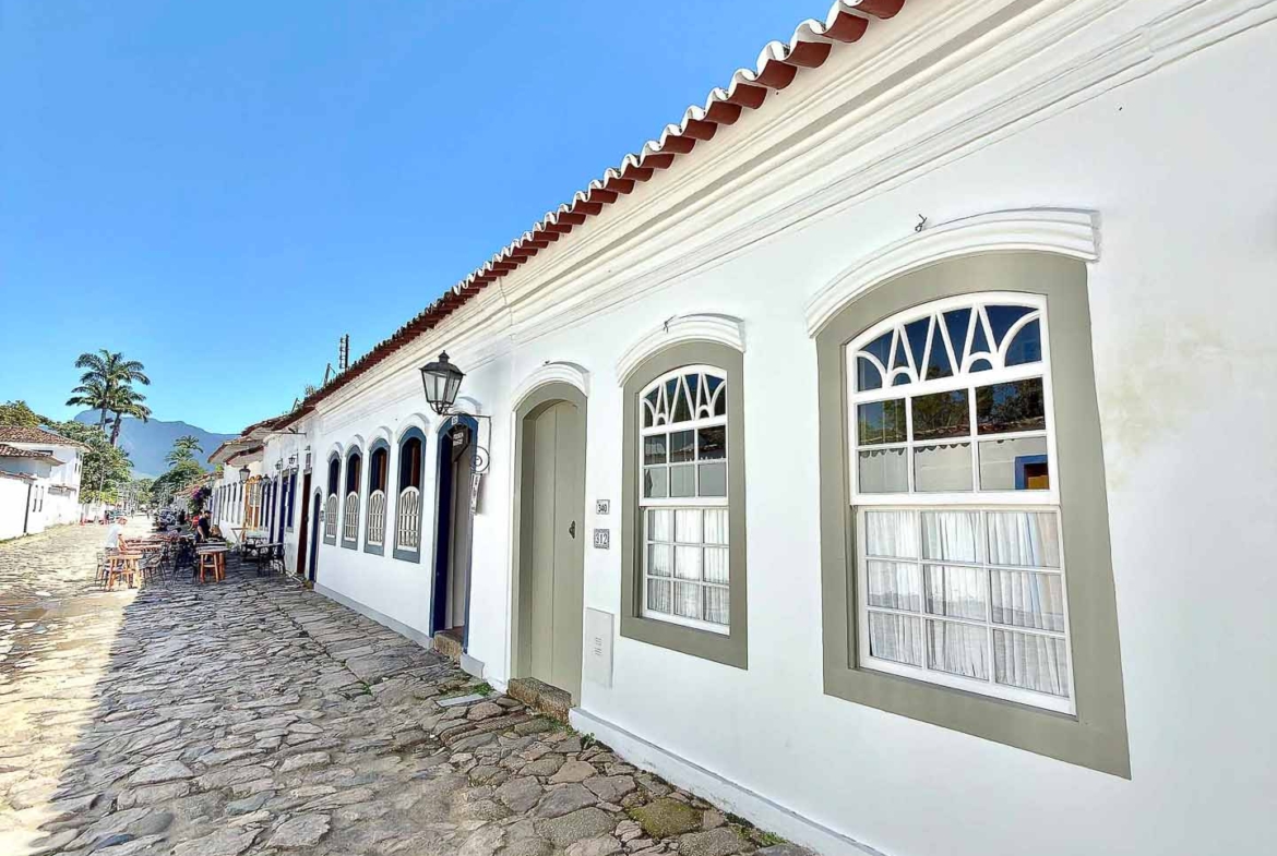 fachada casa histórica moderna centro histórico paraty