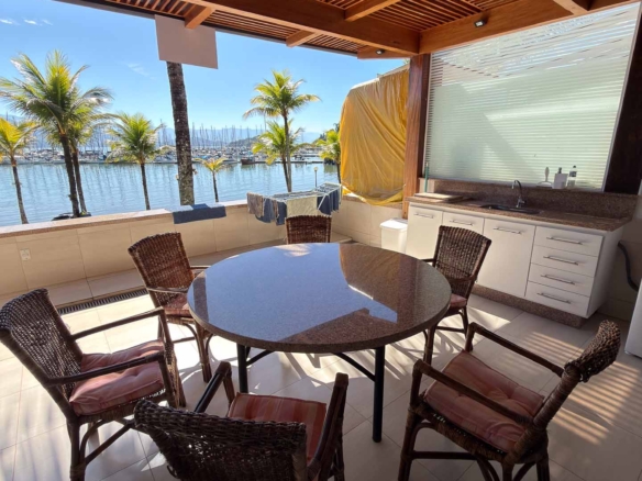 Apartamento com vista para o mar no Marina Farol em Paraty