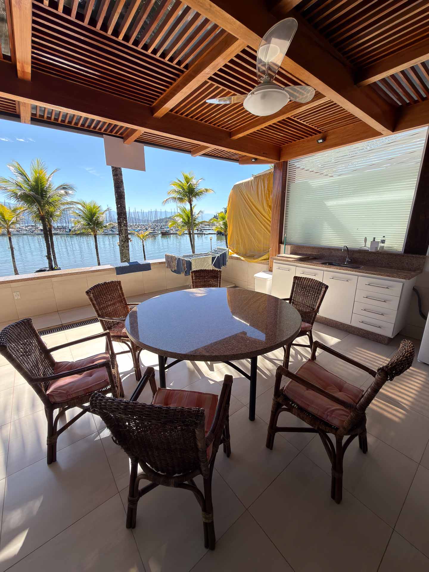 Apartamento com vista para o mar no Marina Farol em Paraty