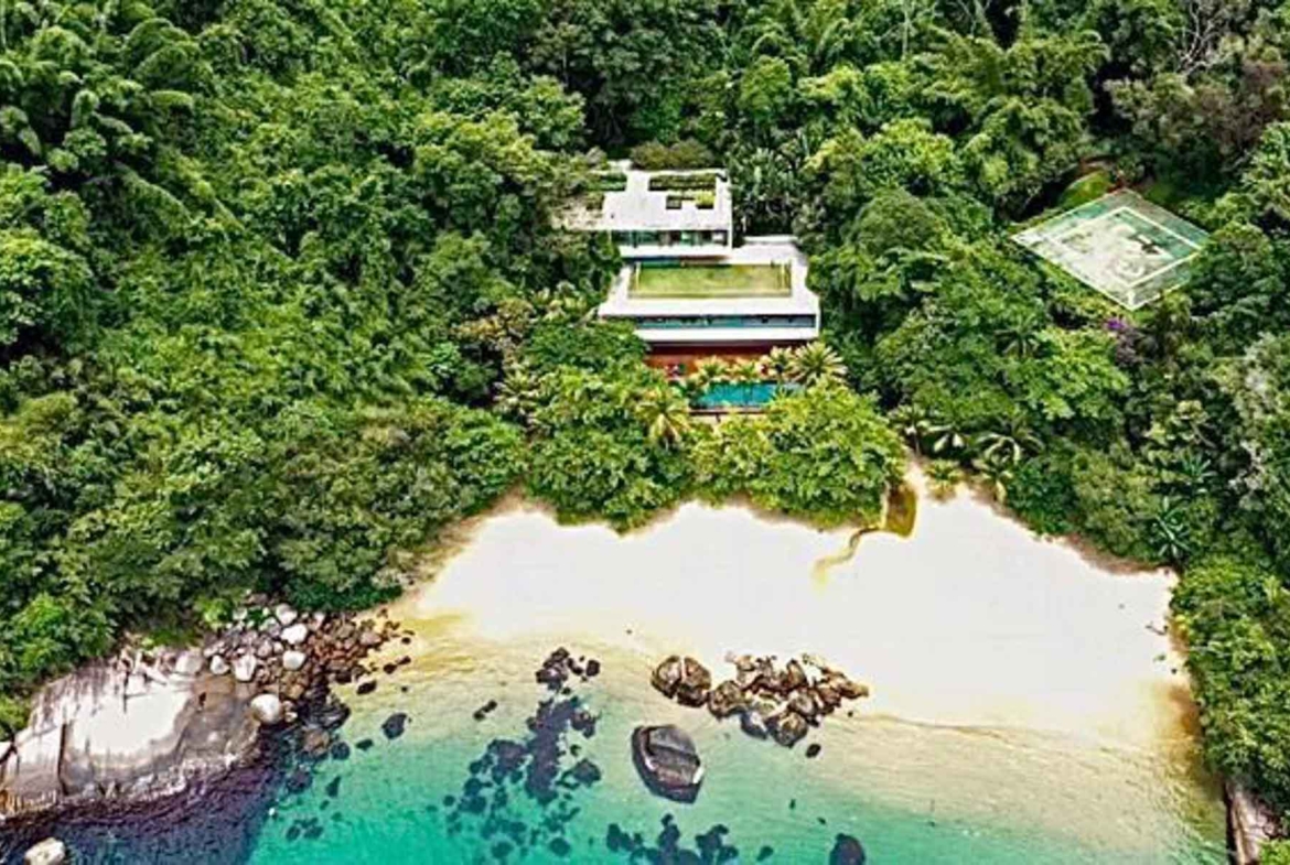 Vista aérea da propriedade exclusiva no litoral de Paraty