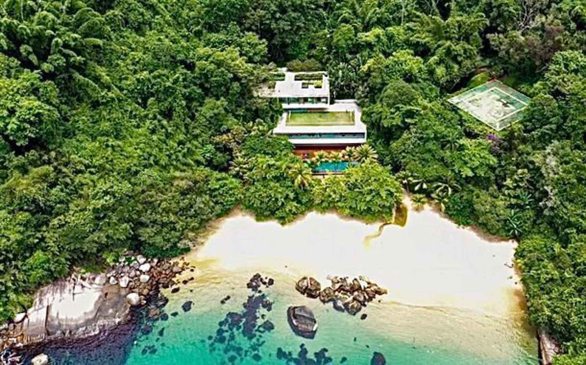 Vista aérea da propriedade exclusiva no litoral de Paraty