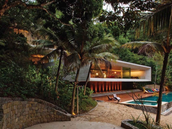 Casa de luxo em Paraty cercada pela Mata Atlântica