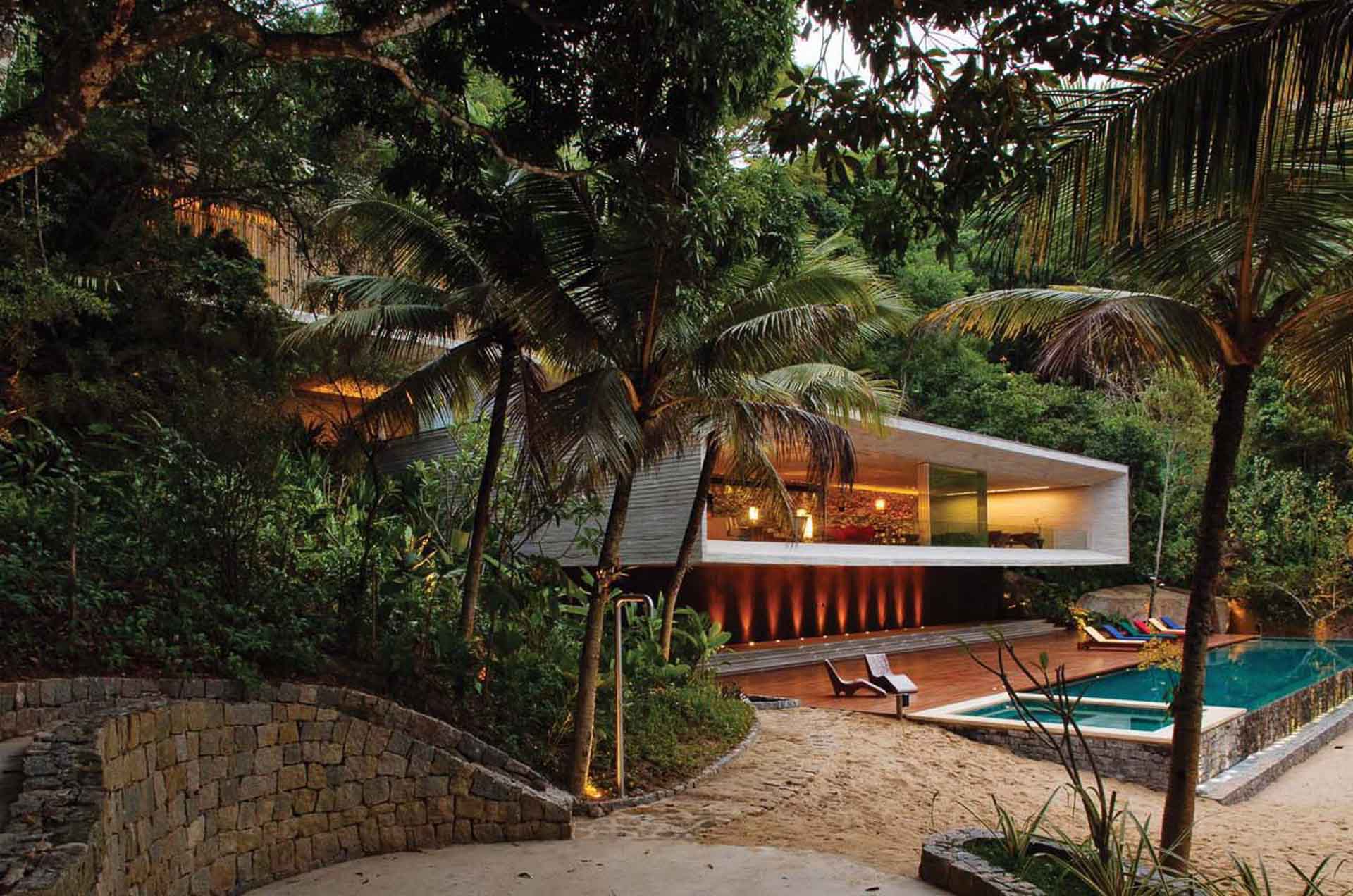 Casa de luxo em Paraty cercada pela Mata Atlântica