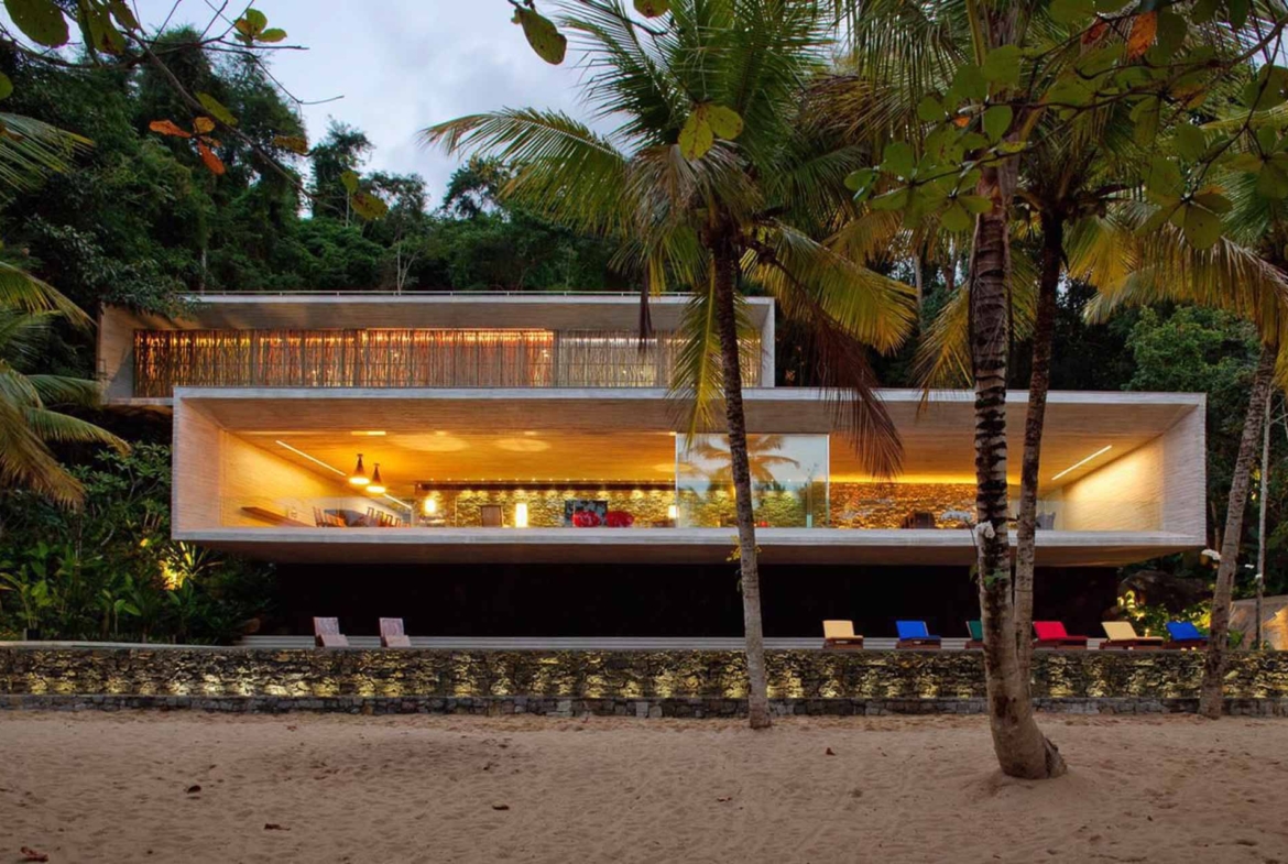 Residência assinada por Marcio Kogan e Studio MK27