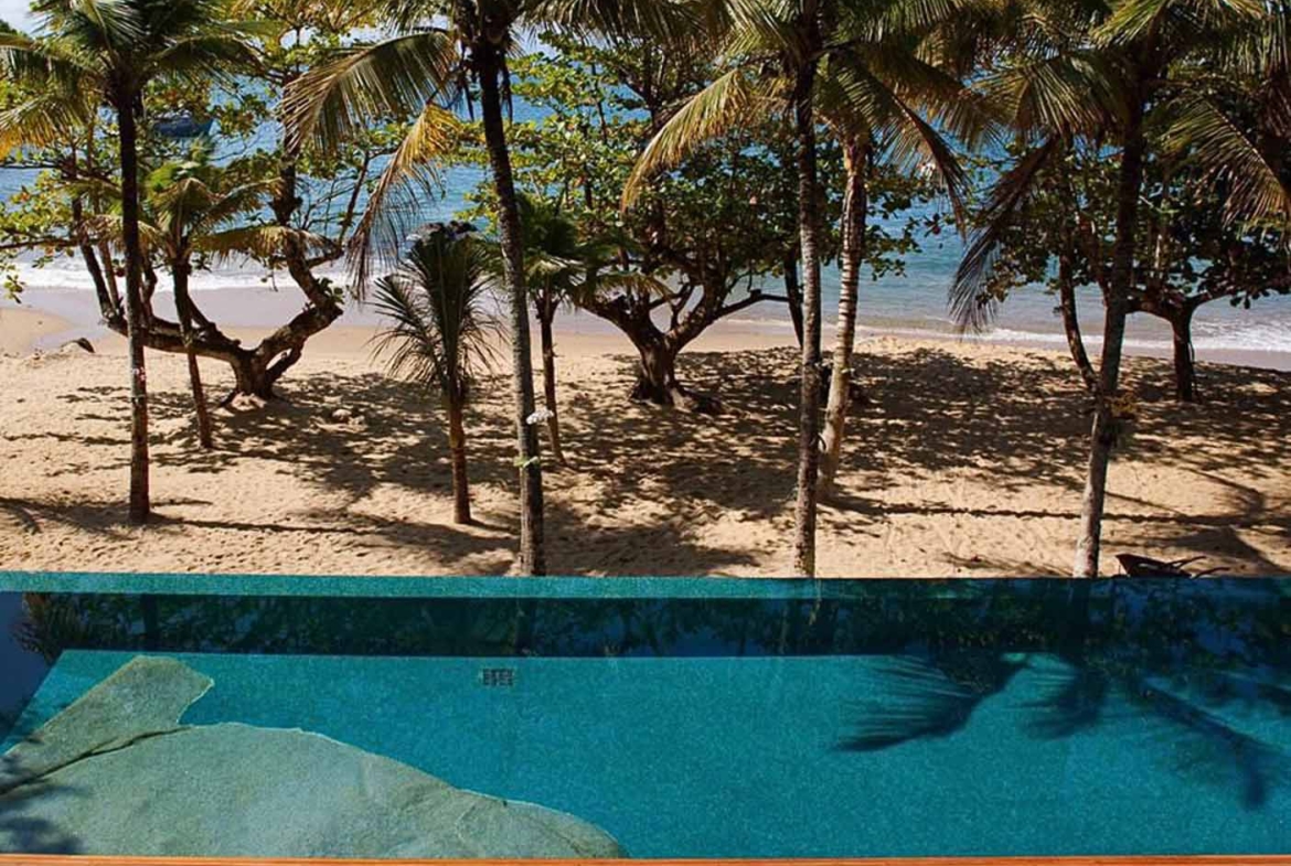 Frente para praia da residência de alto luxo em Paraty