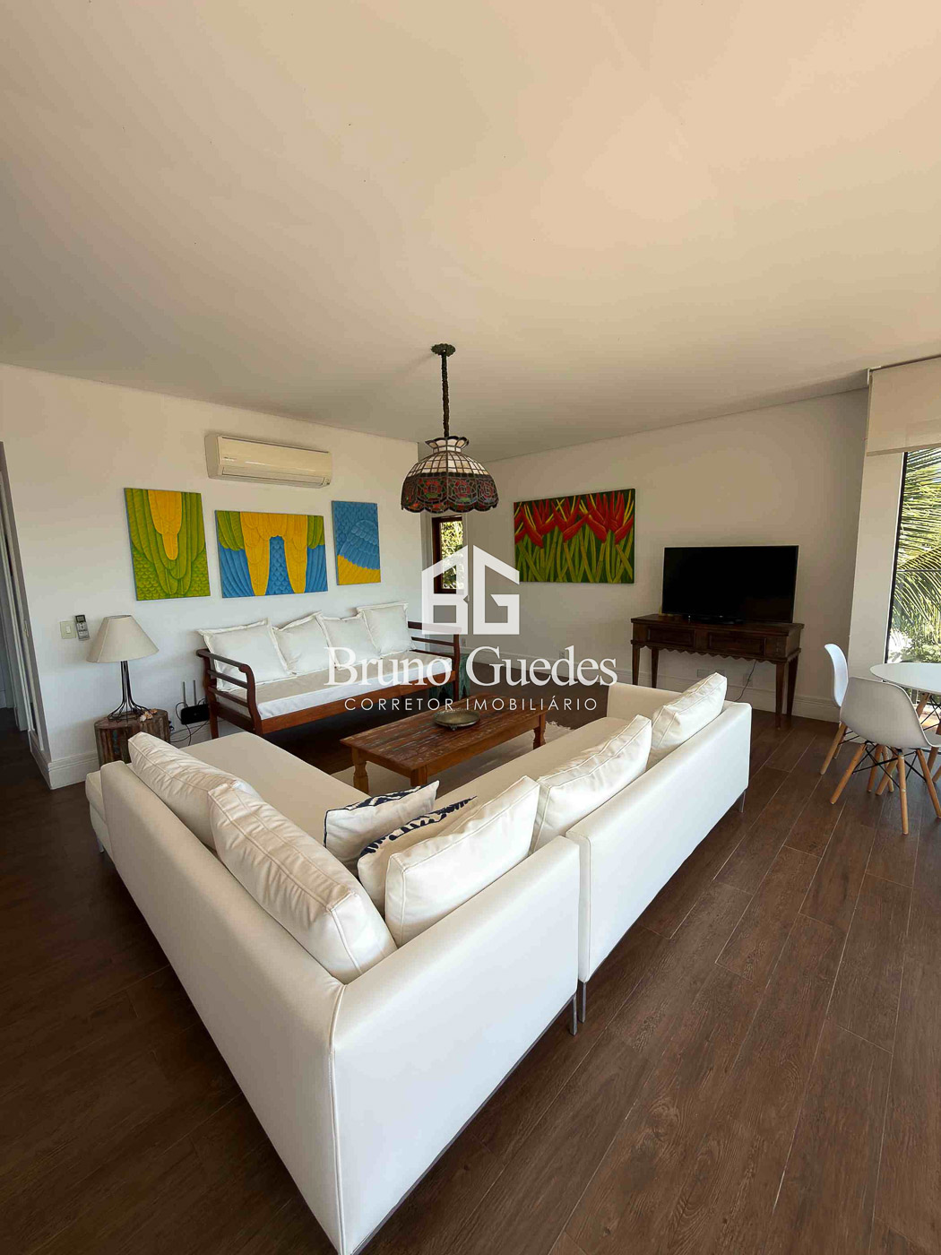 Sala do apartamento em condomínio fechado em Paraty