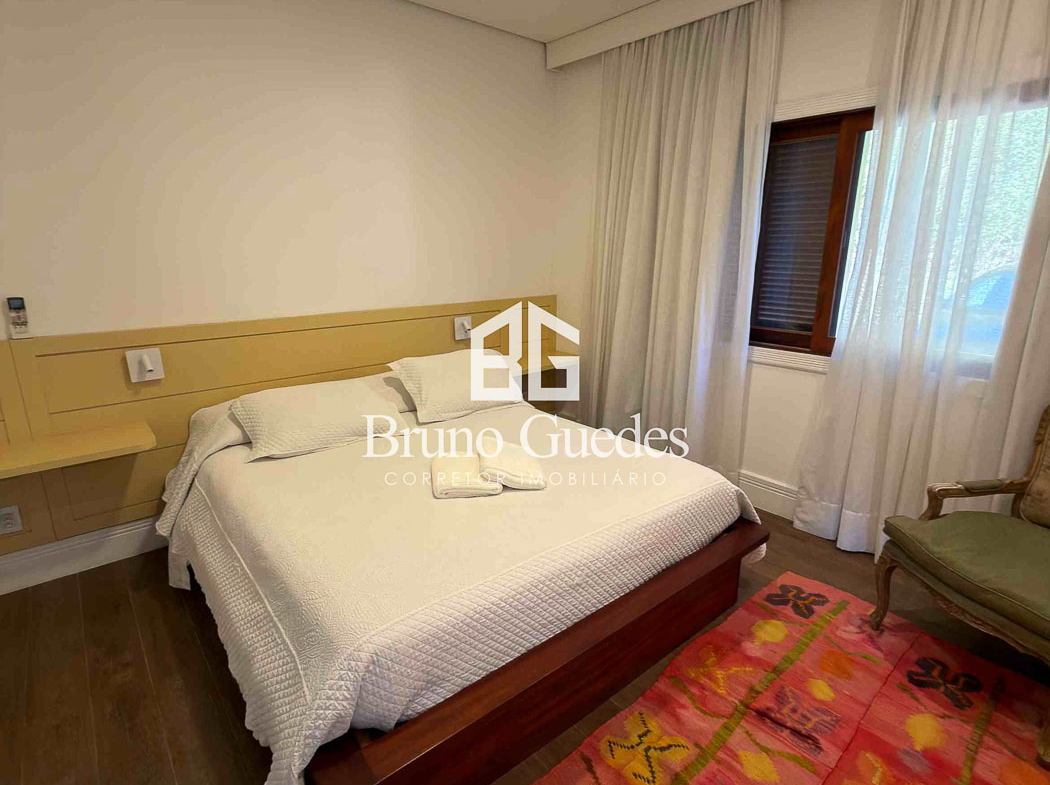 Suíte do apartamento no Condomínio Marina Farol