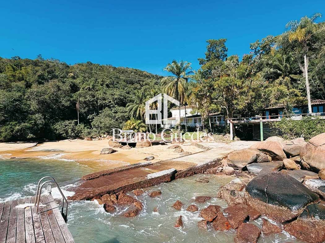 Píer legalizado e atracadouro da casa beira-mar