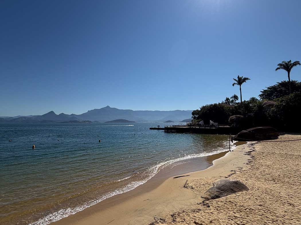 Área externa da casa com vista permanente para o mar