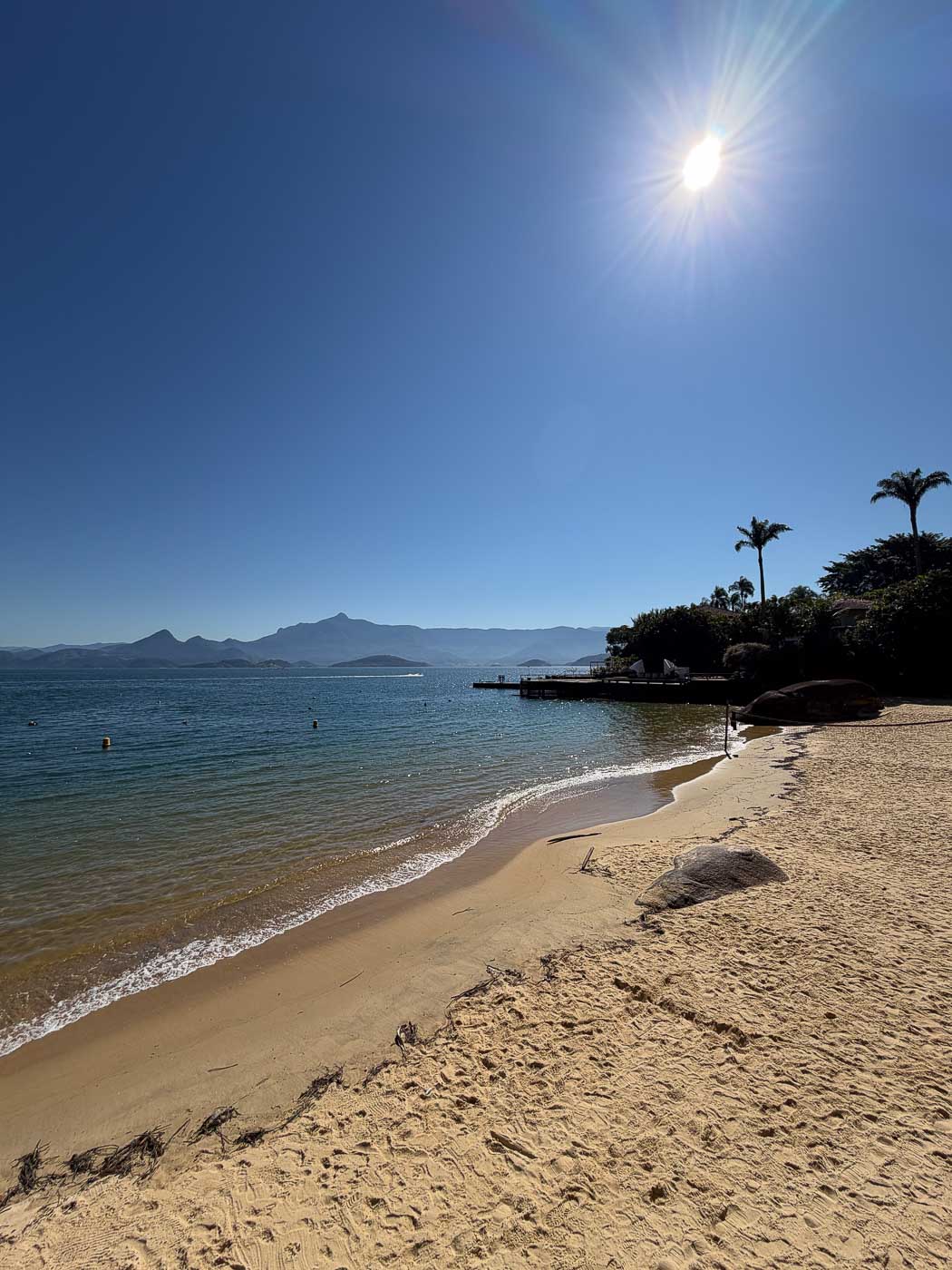 Área externa da casa com vista permanente para o mar